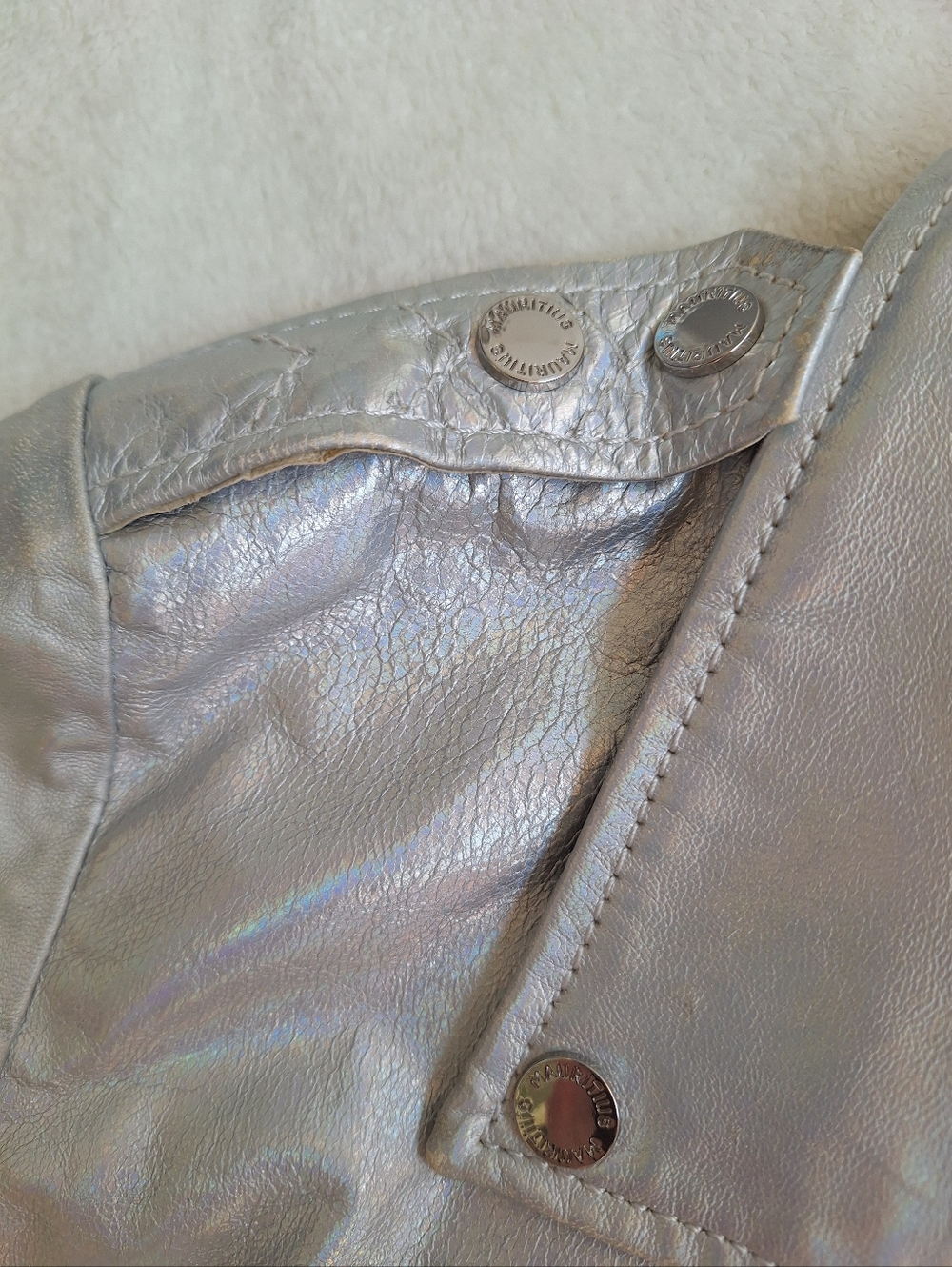 ✨ MAURITIUS Silver Holographic Leather Moto Jacket Sz L (Fits like M) ✨️ - Picture 5 of 16